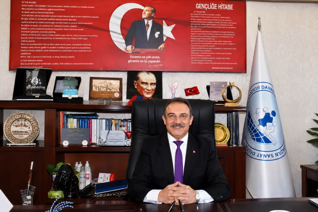 Amine Çalışkan  Sordu   Eğitimci   , Yazar  Hakan Tatlı Cevapladı